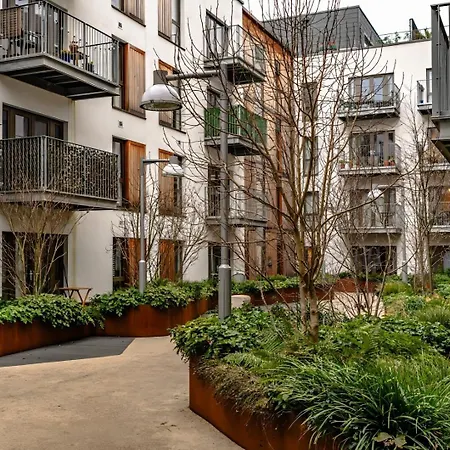 Wapping Wharf Balcony Flat With Harbour Views Bristol