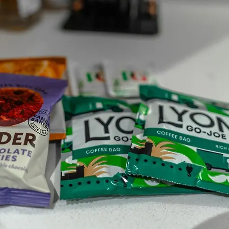 Modern Flat W/ Balcony&projector Cinema Apartament *