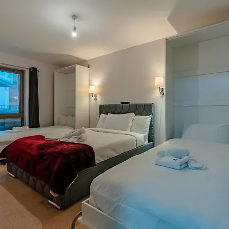 Apartment Center Apt: Harbour Views & Projector Cinema Bristol