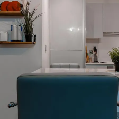 Bristol Harbourview Apt: Cinema & Parking