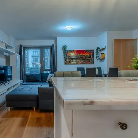 Bristol Harbourview Apt: Cinema & Parking *